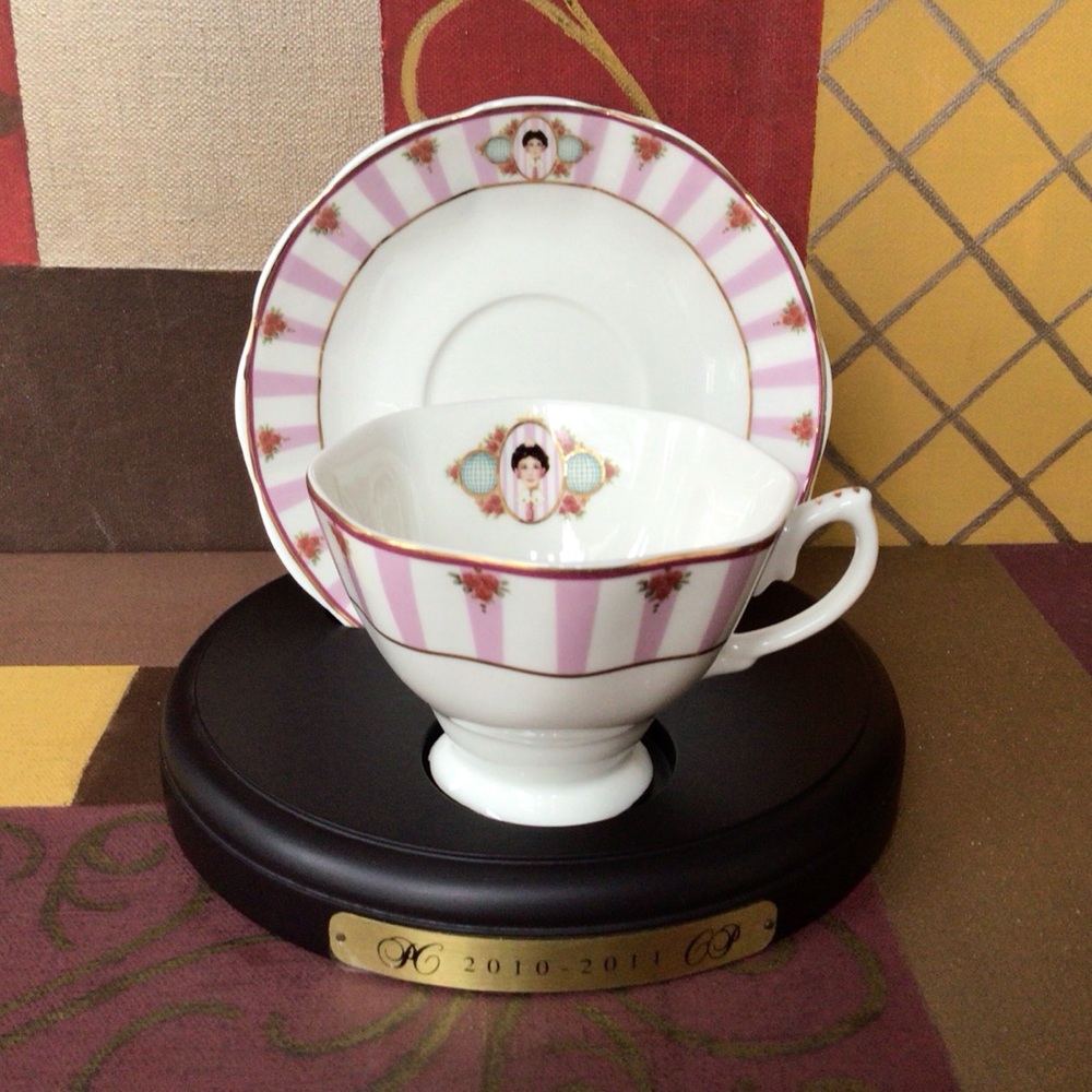 Avon 2010-2011 Honor Society Teacup Saucer And Stand
